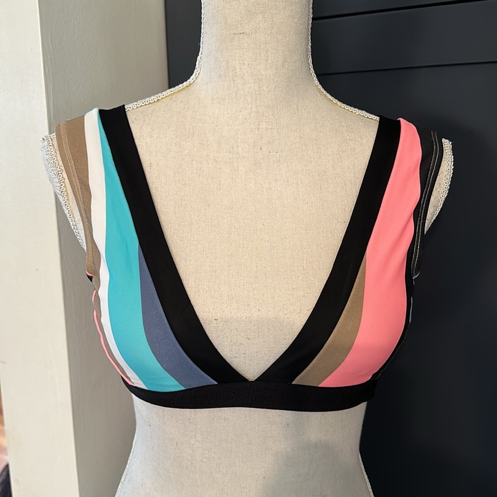 BODY GLOVE SWIM TOP Size: XS